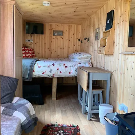 Foxes Cove, Shepherds Hut 2 *